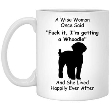 Imagem de Presentes engraçados Whoodle Dog Mom para mulheres amantes de filhotes Dia das Mães 2025 A Wise Woman Once Said Caneca de café com citações divertidas copo de cerâmica branco 325 ml