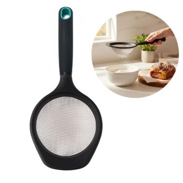 Imagem de Peneira de Cozinha BS41173 para Coar e Polvilhar em Plástico ABS e Aço com Alça de Silicone Preto Baker's Secret