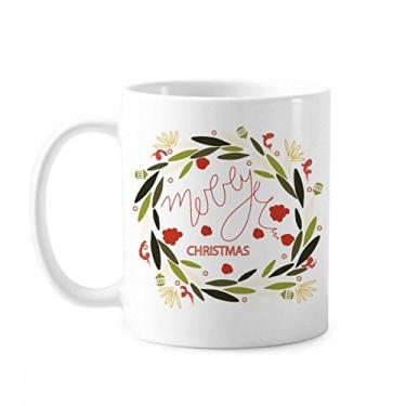 Imagem de Caneca de cerâmica com ilustração de folha de guirlanda colorida de Natal para café e porcelana