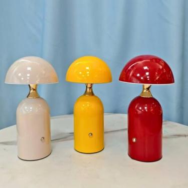 Imagem de Luminária Abajur de Mesa LED Sem Fio Portátil Recarregável com Dimmer, 3 Tons de Luz e Bateria de Longa Duração para Quarto, Sala e Escritório(Vermelho)