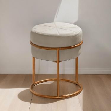 Imagem de Puff Banqueta Riad Redondo com Assento em Espuma Revestimento em Veludo Bege para Sala