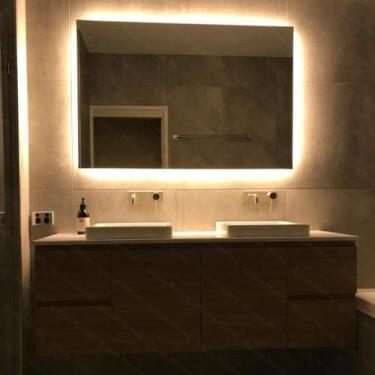Imagem de Espelho lapidado bisotê Iluminado com LED quente - 50x80cm - Woodglass