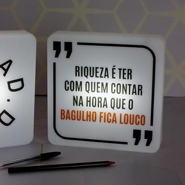 Imagem de Luminária Slim Box Decorativa, LED, Branca, com Frase Motivacional em Português, Estilo Moderno para Mesa e Escritório