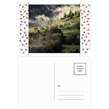 Imagem de Cartão postal Village Fog Hill Paisagem Floresta Natal Natal Celebração Cartão Bênção Cartão postal