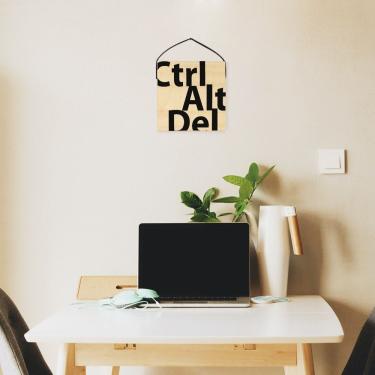Imagem de Quadro Decorativo Frase Ctrl Alt Del Quadrado 19x19x2CM em Madeira com Alça de Couro Si...