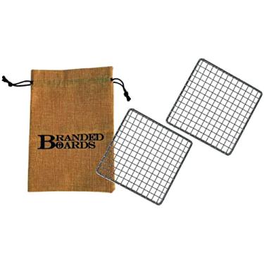 Imagem de Branded Boards Grelha Portátil De Aço Inoxidável Para Churrasco, Kit Iniciação Incêndio Sobrevivência, Vara Ferro, Isca Corda Juta Encerada, Raspador, Saco Estopa (Duas Grelhas Pequenas + Saco)
