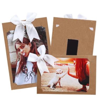 Imagem de Pacote com 50 molduras magnéticas 10 x 15 cm para geladeira | Moldura de papel com gravata borboleta | Suportes magnéticos para fotos para painel de parede de arame, armário, sala de aula, casamento