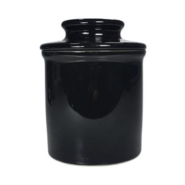 Imagem de Manteigueira Francesa Preta Em Cerâmica Fora Da Geladeira Com Puxador