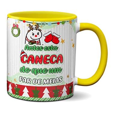 Imagem de Caneca Flork de Natal Frase Antes Isso Que Um Par de Meias (Amarela)