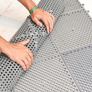 Imagem de 24 Tapete Piso Antiderrapante Estrado Pvc Banheiro Box Canil - Tribosh