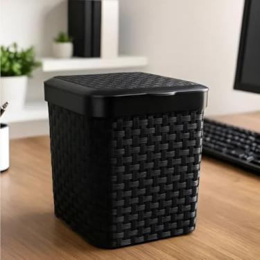 Imagem de Lixeira de Pia Plástico Trançado Rattan – Preta, com Tampa Basculante, Design Decorativo para Cozinha e Banheiro