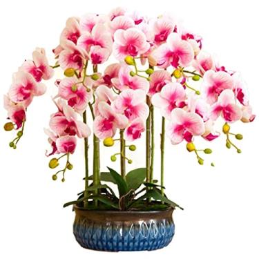 Imagem de Orquídeas falsas elegantes em um vaso de luxo: Arranjo floral Phalaenopsis artificial para embelezar seu espaço