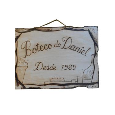 Imagem de Placa Artesanal Pirografada Boteco Decorativo  sala cozinha bar envernizada suporte em couro