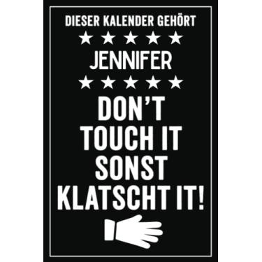 Imagem de Jennifer - Don't touch it sonst klatscht it!: Lustiger Personalisierter Kalender 2022 A5 I Klassisch & Elegant In Schwarz I Taschenkalender 2022 I ... Geschenk für Familie, Freunde, Kollegen