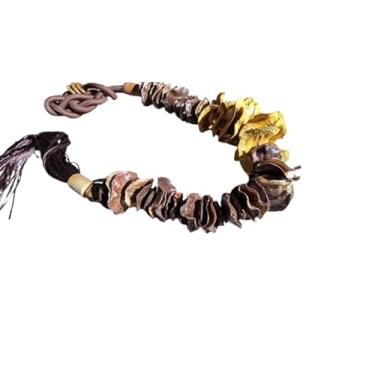 Imagem de Decoração de Mesa Olhada de Sol – Peça Artesanal Exclusiva com Sementes Naturais do Brasil, Tassel de Seda Marrom e Fio Náutico. Combina Elegância e Rústico para Ambientes Sofisticados.