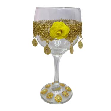 Imagem de Taça Royal Cigana Amarela Flor Medalhas Vidro