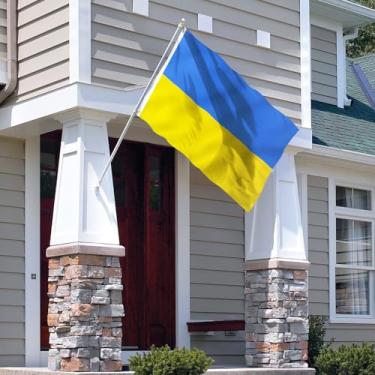 Imagem de Bandeira da Ucrânia de 9,5 x 1,5 m - Cor vívida e à prova de desbotamento - Cabeçalho de lona e costura dupla - Bandeiras nacionais ucranianas de poliéster com ilhós de latão 9,5 x 1,5 m