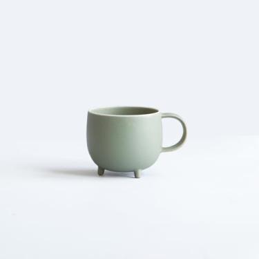Imagem de KIKIME Caneca marumi de 293 ml – Caneca cupê de porcelana com pernas de tripé, design de mistura automática, louça japonesa, lavável na lava-louças e no micro-ondas (verde)