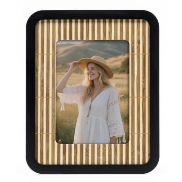 Imagem de SUMGAR Moldura de madeira natural com design de trama de bambu, estrutura MDF preta, 12 x 18 cm