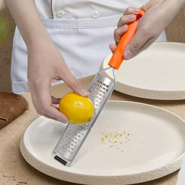 Imagem de Ralador de queijo e raspador de limão cítrico — queijo parmesão, limão, gengibre, alho, noz-moscada, chocolate, legumes, frutas – lâmina de aço inoxidável afiada – pode ser lavada na lava-louças
