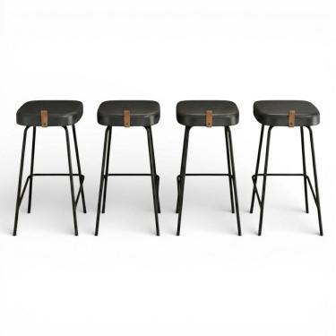 Imagem de Kit 04 Banquetas Altas Cozinha e Área Gourmet Vik Estofada Couríssimo Preto - Desk Design