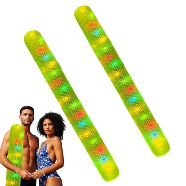 Imagem de Bastões infláveis de piscina – Macarrão inflável para adultos, brinquedo flutuante gigante para mulheres, homens nadando na praia e festa no lago