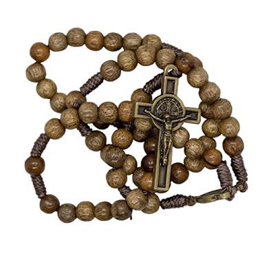 Imagem de VILLAGE GIFT IMPORTERS Terço com centro de São Bento | Contas de madeira com medalha dourada envelhecida e crucifixo | Ótimo católico para primeira comunhão e confirmação, Madeira, Sem Pedra Preciosa