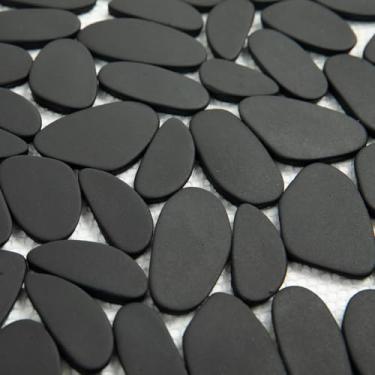 Imagem de Lovdeco Piso de chuveiro de seixos longos, fundo de mosaico para parede, azulejos de pedra para banheiro e jardim ao ar livre, 5 folhas, preto