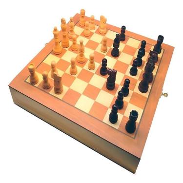 Imagem de Jogo De Xadrez E Dama Peças E Tabuleiro Em Madeira