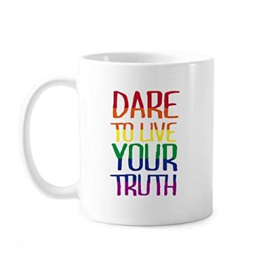 Imagem de Caneca de cerâmica com bandeira do arco-íris LGBT Live Your Truth