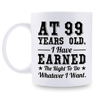 Imagem de Caneca de presente de aniversário de 99 anos para homens e mulheres - At 99 Years Old I Have Earned The Right To Do Whatever I Want - Presente de aniversário de 99 para pai, mãe, marido, esposa, irmão, irmã, tio, avô, amigo, - Caneca de café de 325 ml
