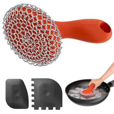 Imagem de SUBEKYU Esfregador de ferro fundido com alça de silicone, limpador de frigideira de aço inoxidável para panelas de ferro fundido (esfregão vermelho + raspador)