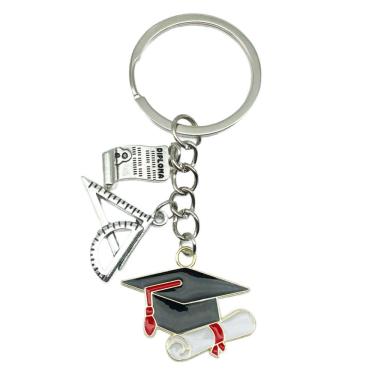 Imagem de Chaveiro de formatura com diploma, boné de formatura e régua
