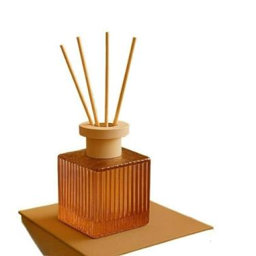 Imagem de Aromatizador de Ambiente 200ml Vidro Premium Quadrado + Varetas(Manga verde)