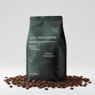 Imagem de Café Especial TRIO COFFEE em Grãos 250g | 100% Arábica | Torra Média | Origem Própria | Equilíbrio e Sustentabilidade