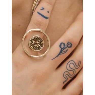 Imagem de 6 peças de tatuagem semipermanente de jagua de suco de ervas simples mini cobra morango padrão diamante presente pulso dedo clavícula corpo impermeável tatuagem adesivo