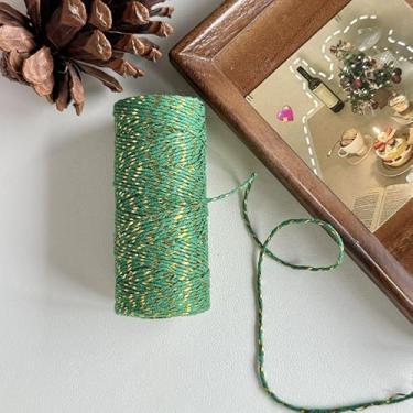 Imagem de Cordão de algodão de duas cores de 2 mm para artesanato, embrulho de presente, macramê e decoração de férias, corda macia e torcível (ouro + verde)