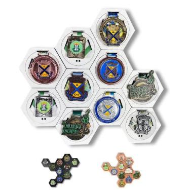 Imagem de Porta Medalhas Hexagonal para suas conquistas Suporte de medalhas para