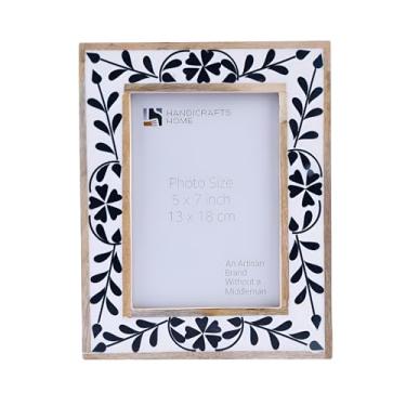 Imagem de Handicrafts Home Porta-retrato de 12,76 x 17,78 cm – Alhambra preto e branco incrustado de resina e madeira – Moldura de exibição feita à mão para mesa, prateleira, parede ou mesa – decoração rústica