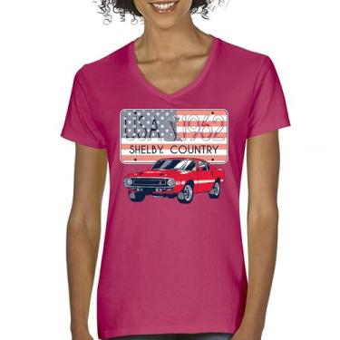 Imagem de Camiseta feminina Shelby Country gola V 1962 GT500 American Racing feita nos EUA Mustang Cobra GT Performance Powered by Ford Tee, Rosa choque, XXG