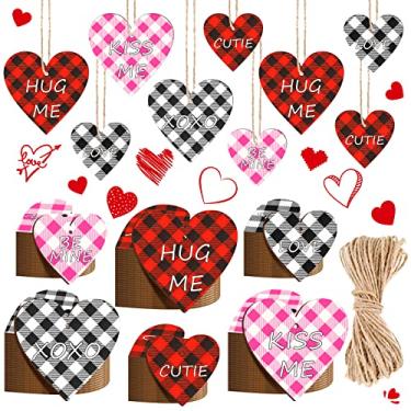 Imagem de 24 peças de decorações de dia dos namorados para ornamentos de madeira em formato de coração de árvore, enfeites xadrez de madeira, vermelho, preto, artesanato, ornamentos em formato de coração para decoração de festa de dia dos namorados
