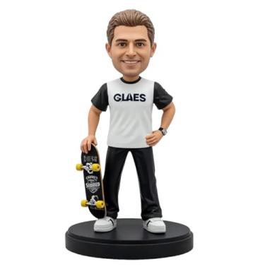 Imagem de Bobblehead entusiasta de skate personalizado feito à mão 2025, deck gráfico e roupa urbana, ótimo presente para irmão, namorado, amigo, fãs da cultura do skate, decoração moderna