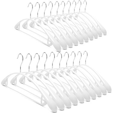 Imagem de Nature Smile Cabides antiderrapantes com revestimento de PVC, cabides para casacos, camisetas de golfe sem batidas de ombro largo (cor branca, pacote com 20)