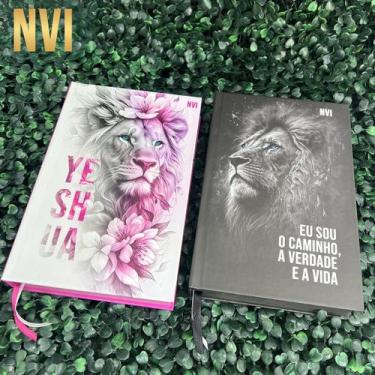 Imagem de Kit NVI Casal Cristão 2 Bíblias Evangélicas Leão Preta e Yeshua Floral