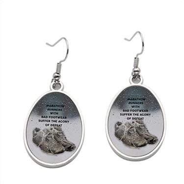 Imagem de Marathon Runners with bad shoes suffer thegony of derfeat 01 Brinco - Brincos com pingente para meninas - Presente de festa de aniversário dos namorados
