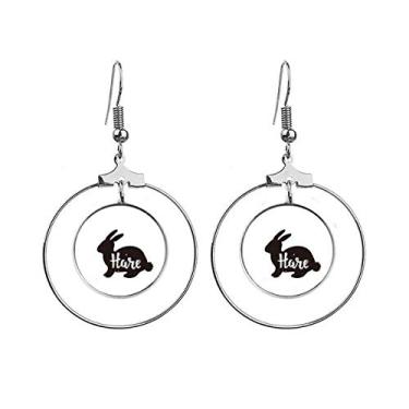 Imagem de Brincos de animal em preto e branco com argola pendente