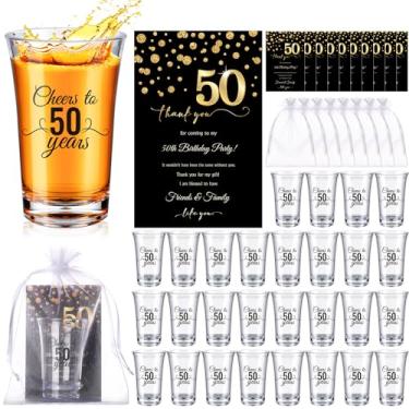 Imagem de FillTouch 50 conjuntos de lembrancinhas de festa de aniversário para convidados a granel, 40 g Cheers to 40/45/50/55/60/65 anos copos de plástico personalizados com cartões de agradecimento saco de