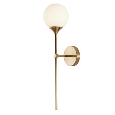 Imagem de Luminária de parede moderna em vidro leitoso, dourada, com design alongado, estilo globo, para banheiro, bar ou escada. Arandela de parede em latão escovado.
