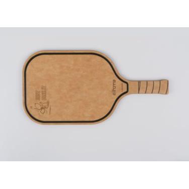 Imagem de Elihome x Peanuts Pickleball Charcutleball e tábua de corte, presentes de pickleball, fibra de madeira, forma de remo com alça, seguro para lava-louças, design reversível, ranhura de suco (Just Dink