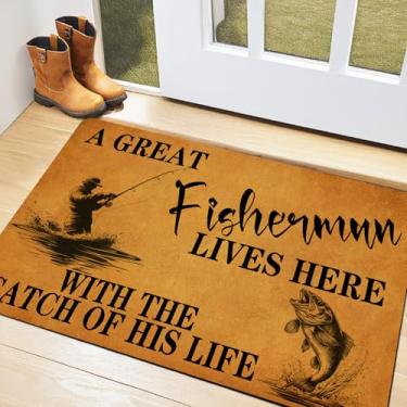 Imagem de GLHFLMAO A Great Fisherman Lives Here with The Catch of His Life Tapete de porta tapete de corredor de porta capachos internos decoração de interiores engraçado tapete antiderrapante 76 cm x 45 cm